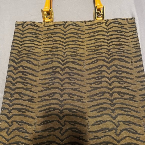 Fendi Animal Print Tote. - Picture 5 of 14